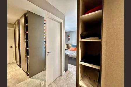 Apartamento à venda com 149m², 3 quartos e 2 vagas Apartamento à venda com 149m², 3 quartos e 2 vagasCloset