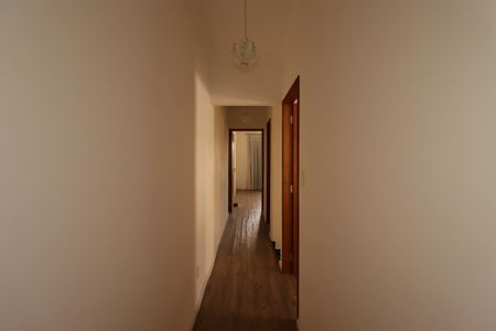 Casa para alugar com 115m², 3 quartos e 2 vagasCorredor do segundo piso