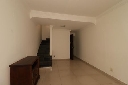 Sala de casa à venda com 3 quartos, 115m² em Pinheirinho, Santo André