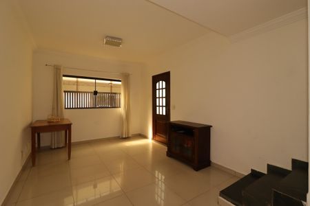Casa para alugar com 115m², 3 quartos e 2 vagasSala