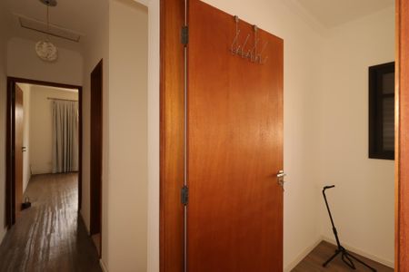 Casa para alugar com 115m², 3 quartos e 2 vagasCorredor do segundo piso