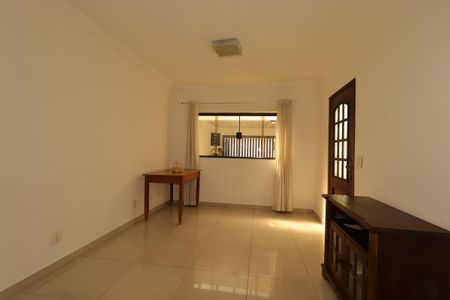 Sala de casa à venda com 3 quartos, 115m² em Pinheirinho, Santo André