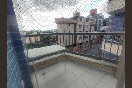 Apartamento à venda com 75m², 3 quartos e 1 vagaVaranda