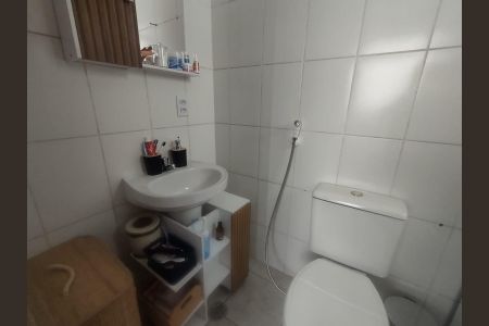 Banheiro de apartamento à venda com 3 quartos, 75m² em Caiçara-Adelaide, Belo Horizonte