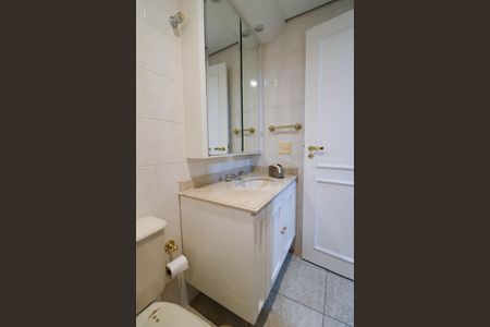 Apartamento à venda com 188m², 4 quartos e 3 vagas Apartamento à venda com 188m², 4 quartos e 3 vagasBanheiro da Suíte 1
