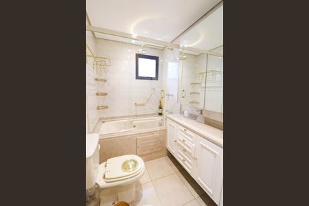 Apartamento à venda com 188m², 4 quartos e 3 vagas Apartamento à venda com 188m², 4 quartos e 3 vagasBanheiro da Suíte 4