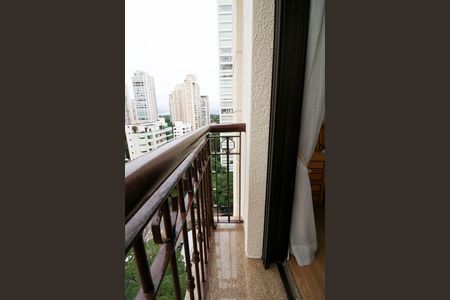 Apartamento à venda com 188m², 4 quartos e 3 vagas Apartamento à venda com 188m², 4 quartos e 3 vagasVaranda