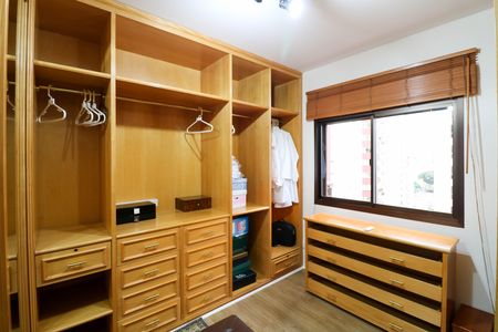 Apartamento à venda com 188m², 4 quartos e 3 vagas Apartamento à venda com 188m², 4 quartos e 3 vagasSuíte 3 e 4 closet