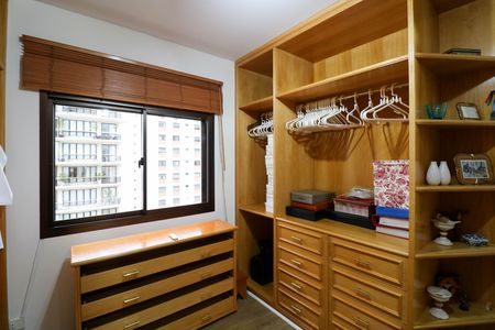 Apartamento à venda com 188m², 4 quartos e 3 vagas Apartamento à venda com 188m², 4 quartos e 3 vagasSuíte 3 e 4 closet