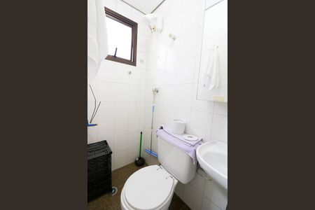 Apartamento à venda com 188m², 4 quartos e 3 vagas Apartamento à venda com 188m², 4 quartos e 3 vagasBanheiro da Suíte de serviço