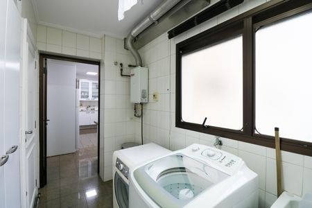 Apartamento à venda com 188m², 4 quartos e 3 vagas Apartamento à venda com 188m², 4 quartos e 3 vagasÁrea de Serviço