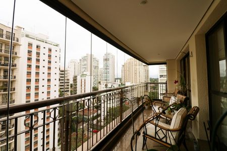 Apartamento à venda com 188m², 4 quartos e 3 vagas Apartamento à venda com 188m², 4 quartos e 3 vagasVaranda
