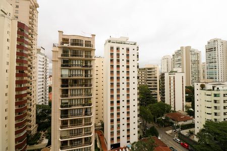 Apartamento à venda com 188m², 4 quartos e 3 vagas Apartamento à venda com 188m², 4 quartos e 3 vagasVaranda