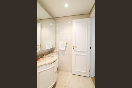 Apartamento à venda com 188m², 4 quartos e 3 vagas Apartamento à venda com 188m², 4 quartos e 3 vagasBanheiro da Suíte 4