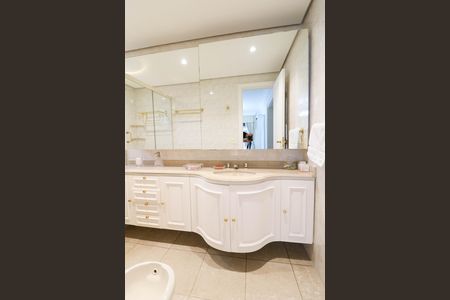 Apartamento à venda com 188m², 4 quartos e 3 vagas Apartamento à venda com 188m², 4 quartos e 3 vagasBanheiro da Suíte 4