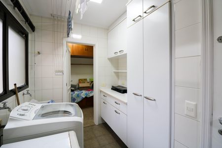 Apartamento à venda com 188m², 4 quartos e 3 vagas Apartamento à venda com 188m², 4 quartos e 3 vagasÁrea de Serviço