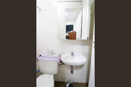 Apartamento à venda com 188m², 4 quartos e 3 vagas Apartamento à venda com 188m², 4 quartos e 3 vagasBanheiro da Suíte de serviço