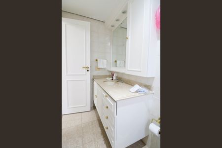 Apartamento à venda com 188m², 4 quartos e 3 vagas Apartamento à venda com 188m², 4 quartos e 3 vagasBanheiro da Suíte 2