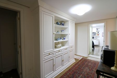 Apartamento à venda com 188m², 4 quartos e 3 vagas Apartamento à venda com 188m², 4 quartos e 3 vagasHall íntimo