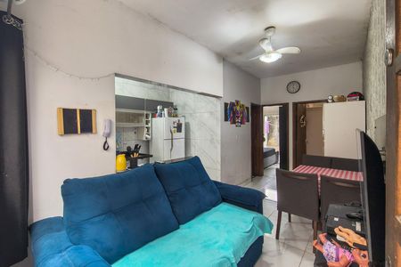 Sala de casa de condomínio para alugar com 2 quartos, 60m² em Jardim Melvi, Praia Grande