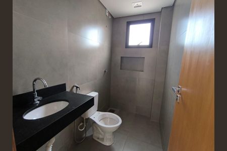 Banheiro Social de apartamento para alugar com 2 quartos, 68m² em Daniel Fonseca, Uberlândia