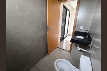 Banheiro Social de apartamento para alugar com 2 quartos, 68m² em Daniel Fonseca, Uberlândia