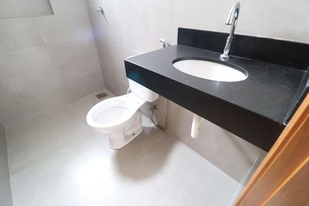 Banheiro Social de apartamento para alugar com 2 quartos, 68m² em Daniel Fonseca, Uberlândia