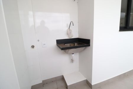 Área de Serviço de apartamento para alugar com 2 quartos, 68m² em Daniel Fonseca, Uberlândia
