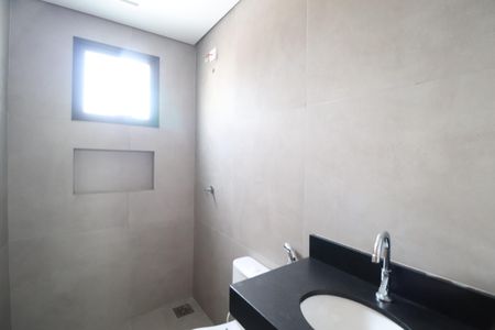Banheiro Social de apartamento para alugar com 2 quartos, 68m² em Daniel Fonseca, Uberlândia