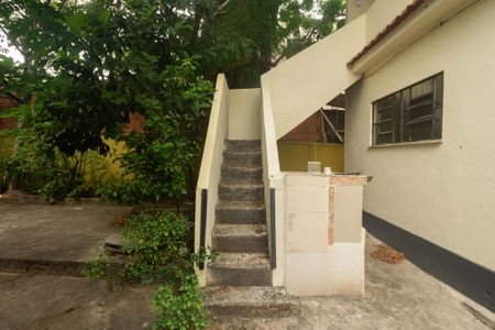 Casa para alugar com 80m², 3 quartos e 2 vagas Casa para alugar com 80m², 3 quartos e 2 vagasEscada