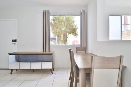 Sala de apartamento para alugar com 2 quartos, 47m² em Gávea, Uberlândia