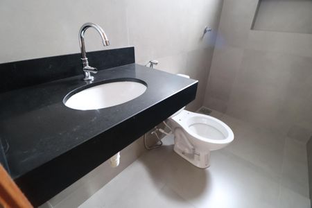 Banheiro Social de apartamento para alugar com 2 quartos, 63m² em Daniel Fonseca, Uberlândia