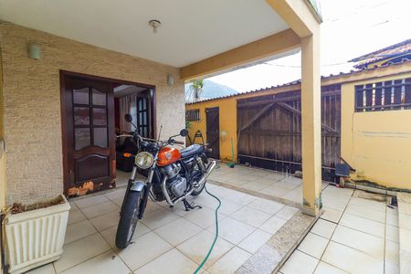 Casa de condomínio à venda com 280m², 3 quartos e 2 vagasQuintal