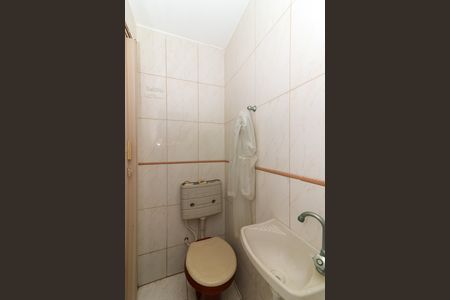 Casa de condomínio à venda com 280m², 3 quartos e 2 vagasBanheiro de serviço