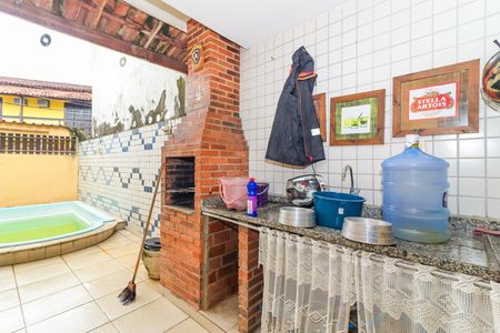 Casa de condomínio à venda com 280m², 3 quartos e 2 vagasChurrasqueira