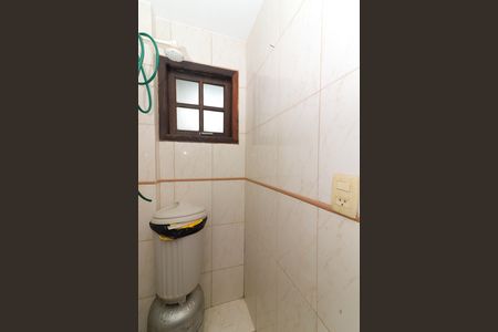 Casa de condomínio à venda com 280m², 3 quartos e 2 vagasBanheiro de serviço