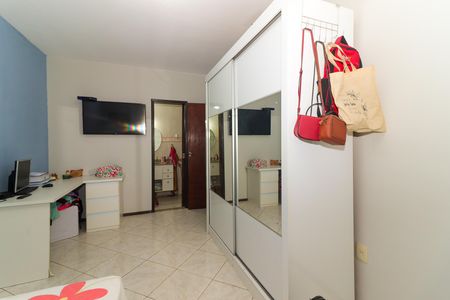Casa de condomínio à venda com 280m², 3 quartos e 2 vagasSuíte 2