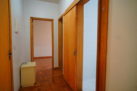 Corredor de apartamento à venda com 1 quarto, 59m² em São João, Porto Alegre