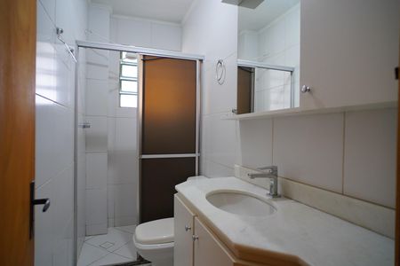 Banheiro de apartamento à venda com 1 quarto, 59m² em São João, Porto Alegre