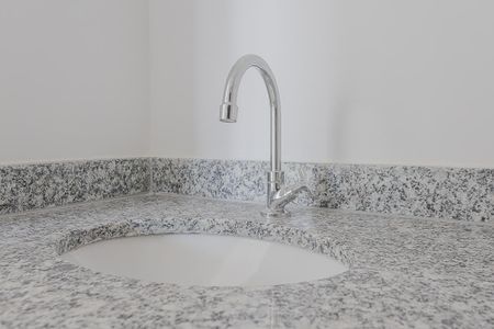 Banheiro de kitnet/studio à venda com 1 quarto, 26m² em Pinheiros, São Paulo
