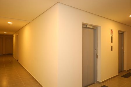 Apartamento para alugar com 35m², 2 quartos e sem vagaÁrea comum - Saguão do andar