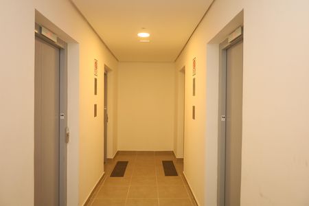 Apartamento para alugar com 35m², 2 quartos e sem vagaÁrea comum - Saguão do andar