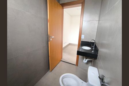 Banheiro Social de apartamento para alugar com 2 quartos, 68m² em Daniel Fonseca, Uberlândia