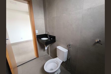 Banheiro Social de apartamento para alugar com 2 quartos, 68m² em Daniel Fonseca, Uberlândia