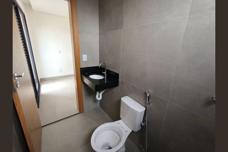 Apartamento para alugar com 68m², 2 quartos e 1 vaga Apartamento para alugar com 68m², 2 quartos e 1 vagaBanheiro do Quarto 2