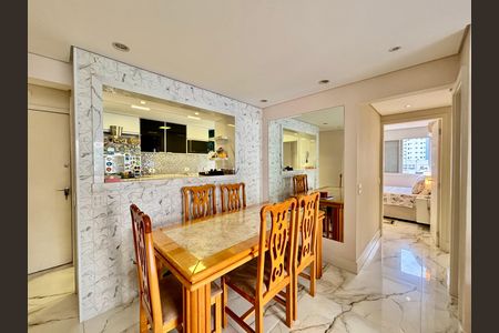 Apartamento à venda com 70m², 2 quartos e 1 vaga Apartamento à venda com 70m², 2 quartos e 1 vagaMesa de Jantar