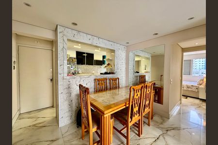 Apartamento à venda com 70m², 2 quartos e 1 vaga Apartamento à venda com 70m², 2 quartos e 1 vagaMesa de Jantar