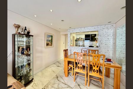 Apartamento à venda com 70m², 2 quartos e 1 vaga Apartamento à venda com 70m², 2 quartos e 1 vagaMesa de Jantar
