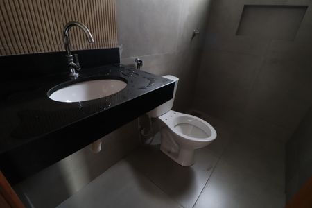 Banheiro Social de apartamento para alugar com 2 quartos, 68m² em Daniel Fonseca, Uberlândia
