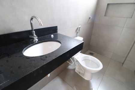Apartamento para alugar com 68m², 2 quartos e 2 vagasBanheiro do Quarto 2